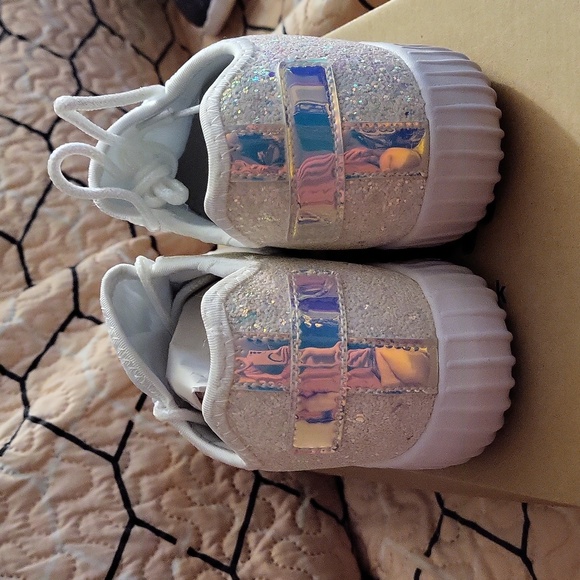 Forever Link Remy Sneaker - Picture 2 of 3